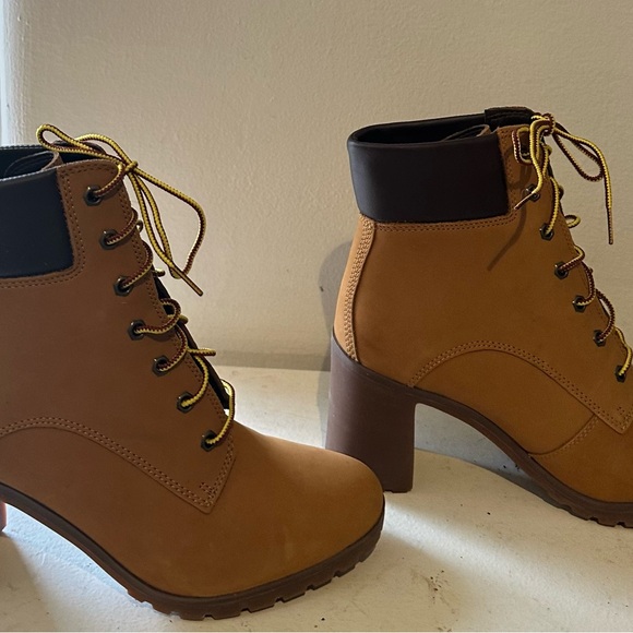 BRAND NEW -IN THE BOX - size 9 ladies high heel Timberland work boots - Picture 2 of 4